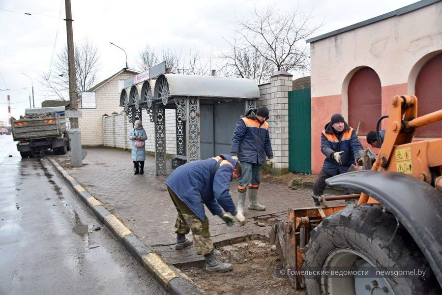 v gomele na ostanovke ulica yaroslavskaya1