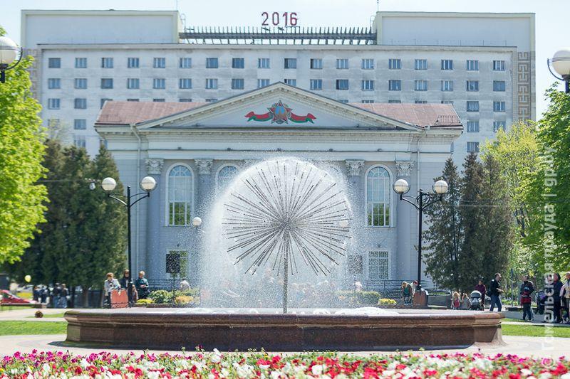 2016 04 29 vozle leninki zarabotal fontan1