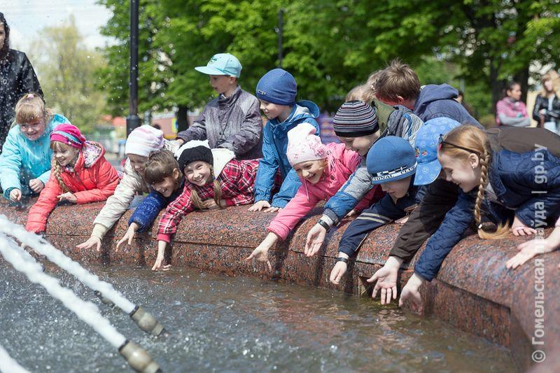 2016 04 29 vozle leninki zarabotal fontan4