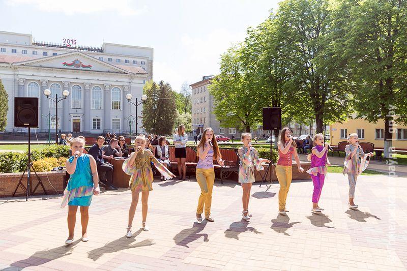 2016 04 29 vozle leninki zarabotal fontan5