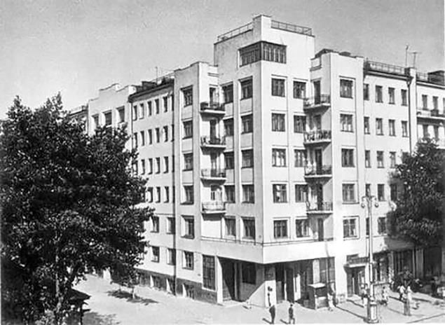 2002 04 11 dom kommuny otstroim kommunoj