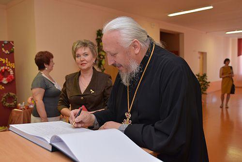 2014 05 28 v 71 j gimnazii otkrylsya muzej17